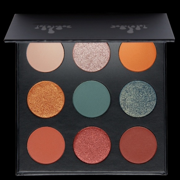 Kylie The Blue Honey Eyeshadow Palette - Picture 9 of 16